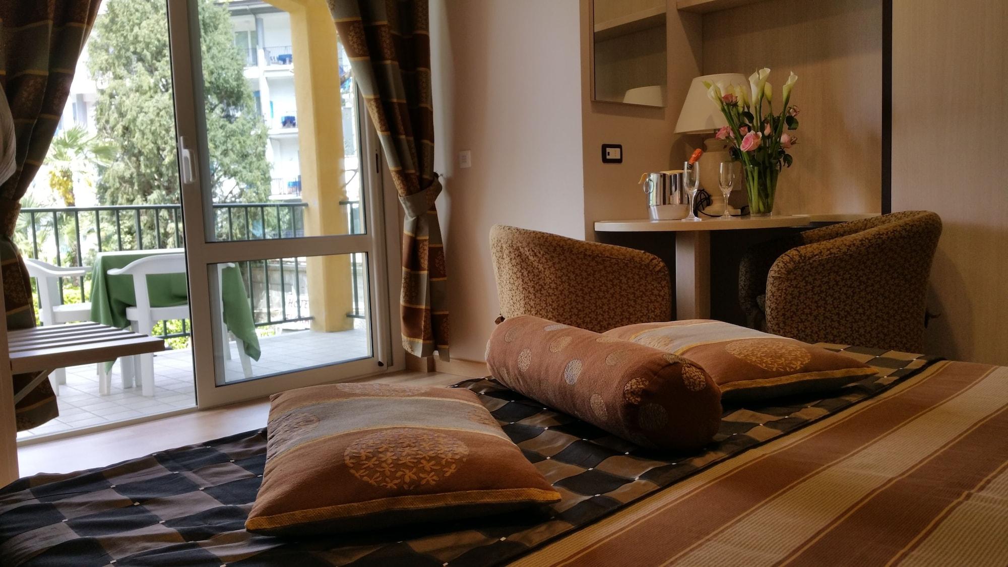 Flora 3* Stresa