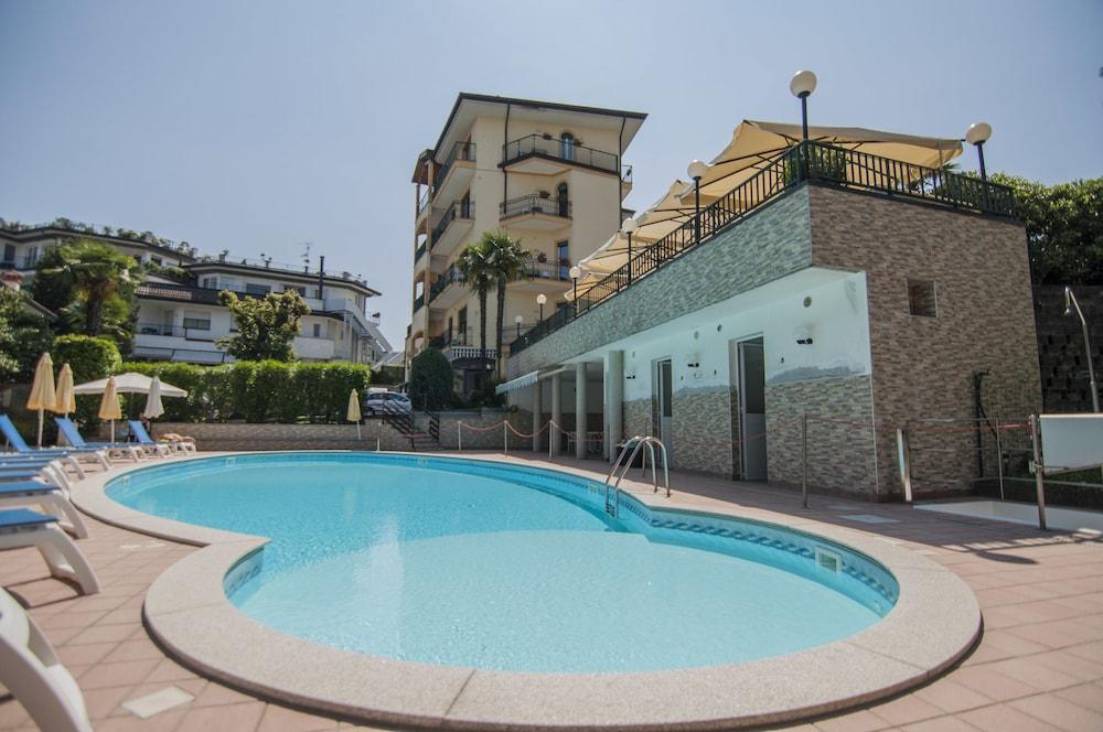 Flora 3* Stresa