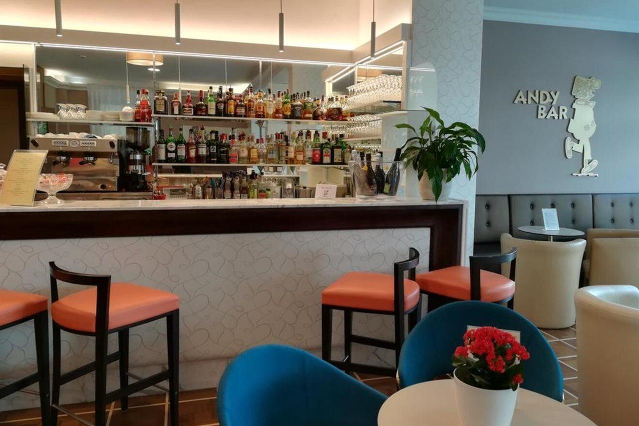 Flora Hotel 3*